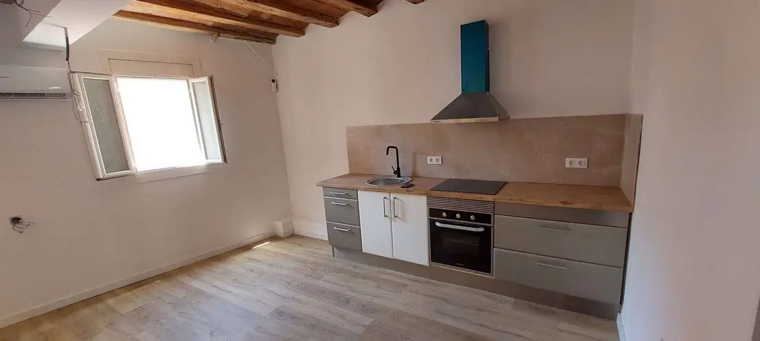 Renovierte 3-Zimmer-Wohnung mit potenzieller Rendite von 5,5% im historischen Viertel