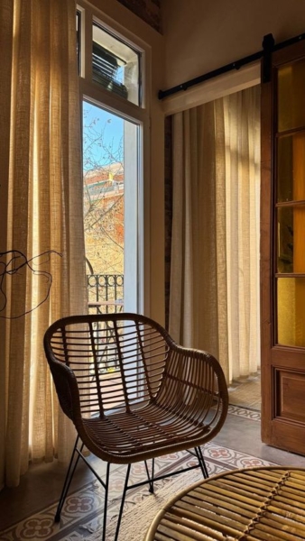 Elegant urban apartment near Paral·lel, Barcelona - Image 5