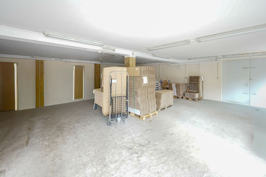Attractive commercial property on a plot of 4,500 m² in Berlin - Image 3