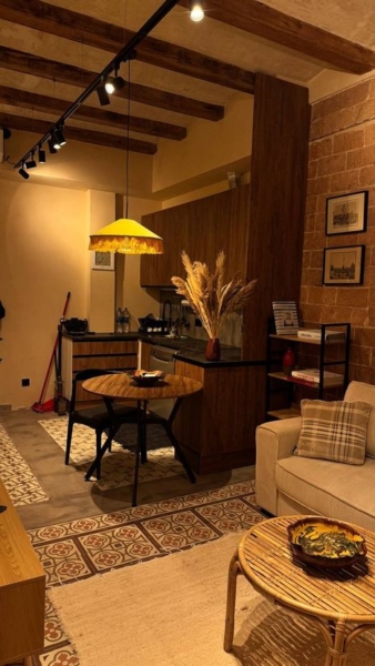 Elegant urban apartment near Paral·lel, Barcelona - Image 3