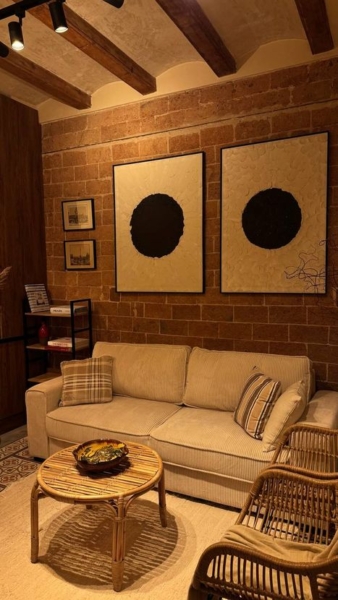 Elegant urban apartment near Paral·lel, Barcelona - Image 2