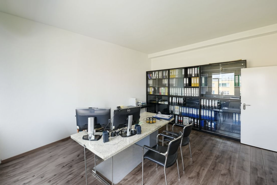 5-room office in Berlin-Schöneberg – representative, central, and just 2 minutes from KaDeWe - Image 2