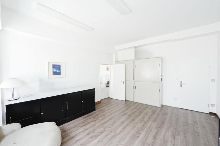 5-room office in Berlin-Schöneberg – representative, central, and just 2 minutes from KaDeWe - Image 5