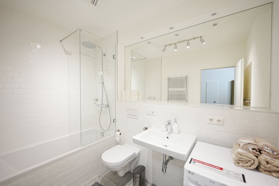 Stylish 1.5-room apartment with balcony in Wilmersdorf – first rental after renovation - Image 5