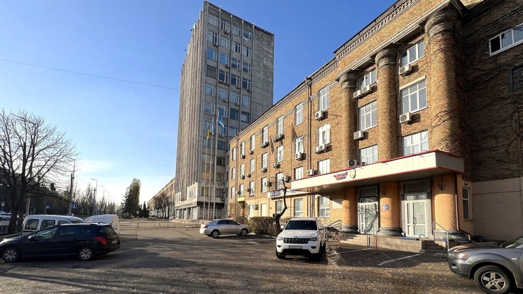 Facade building 1,603 m² in Kyiv - tenants, parking, land plot 1500 m² - Image 3