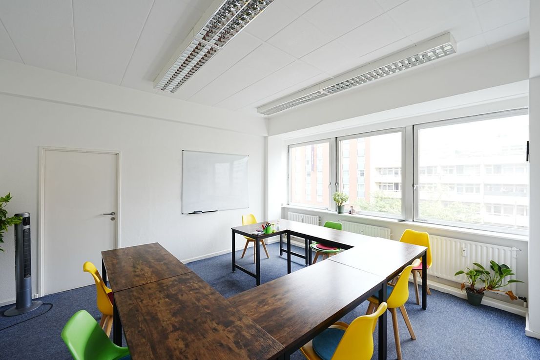 Modern office in a top location near KaDeWe - 3 rooms, 70 m² - Image 2