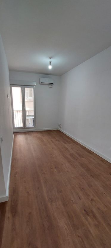 Renovated Apartment in the Center of Barcelona - Image 3