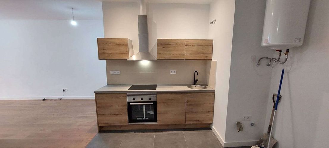 Renovated Apartment in the Center of Barcelona - Image 2