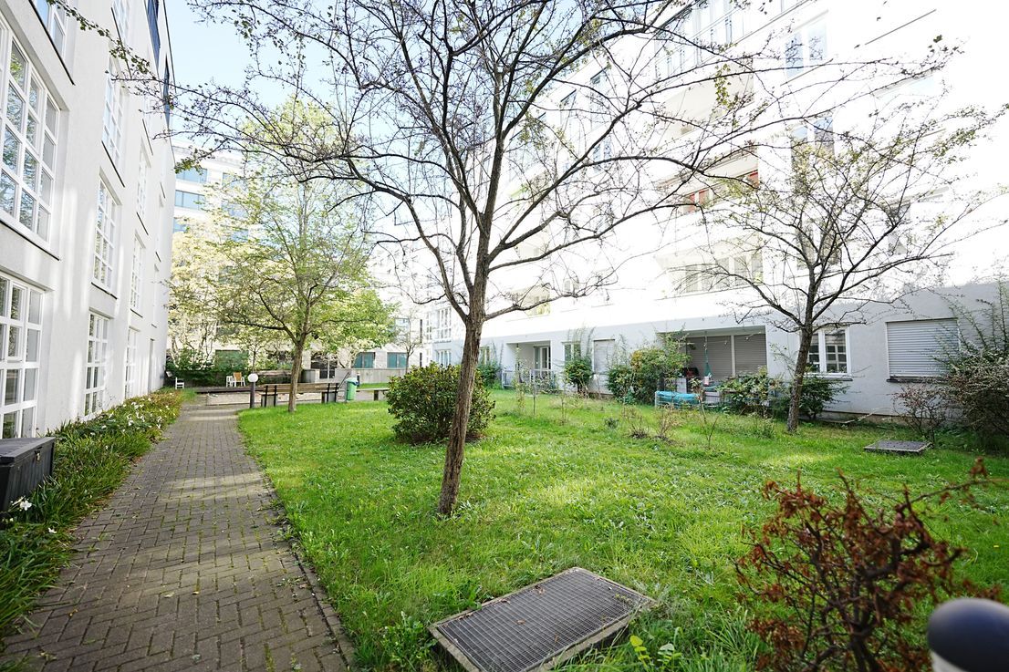 Helle 2-Zimmer-Wohnung mit Balkon in Berlin-Tiergarten