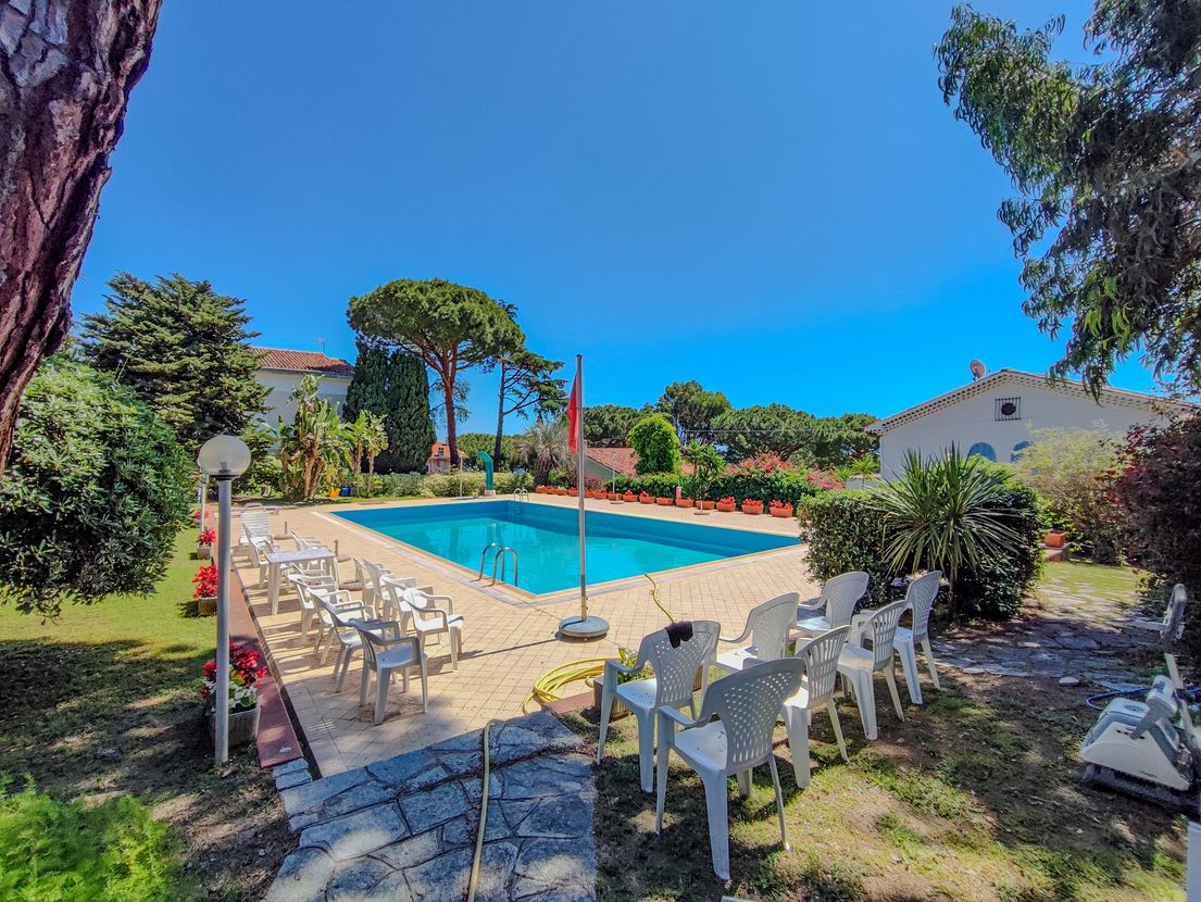 3-room apartment with terrace and pool in Sanremo - Image 2