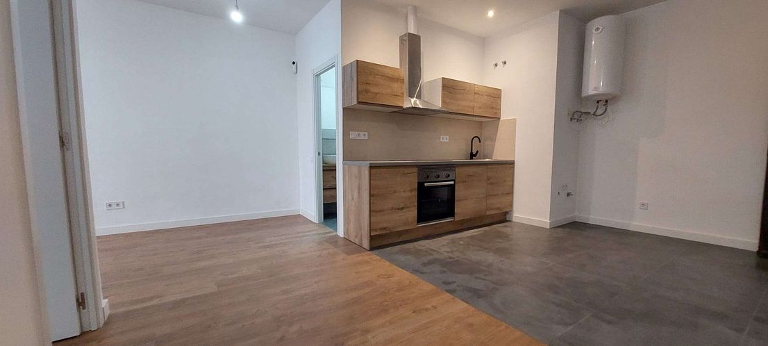 Renovated Apartment in the Center of Barcelona - Image 5