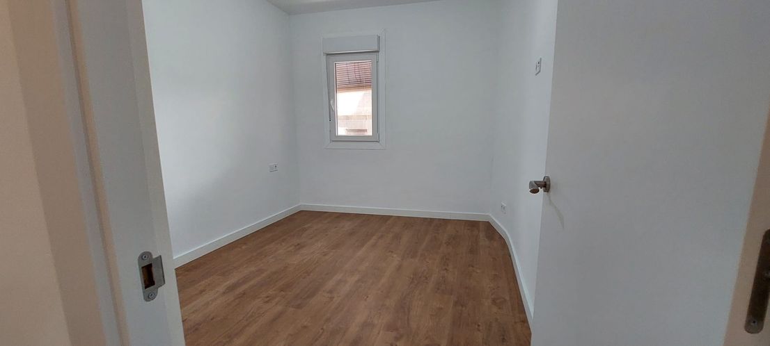 Renovated Apartment in the Center of Barcelona - Image 4