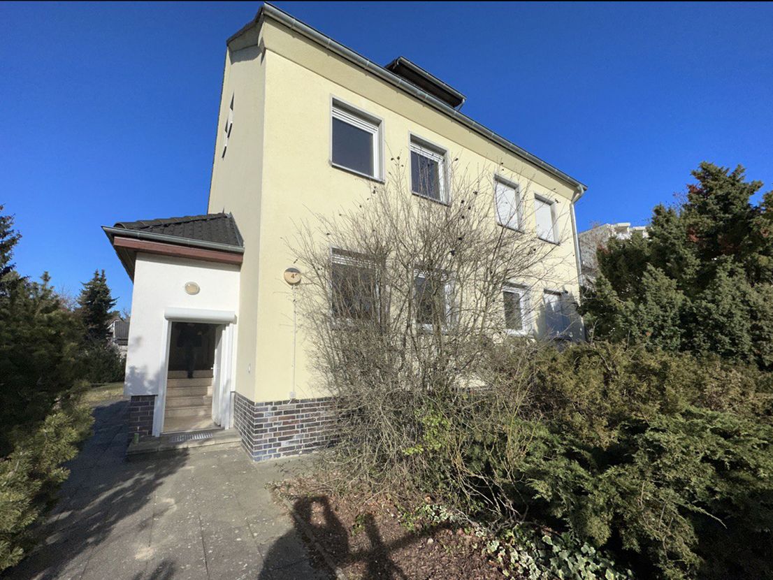 Haus für mehrere Generationen mit großem Grundstück in Spandau