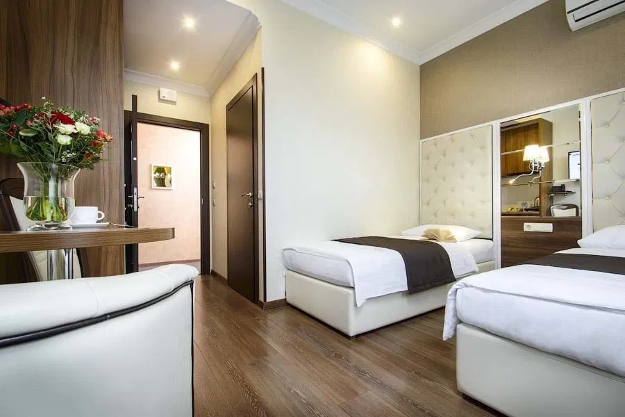 Действующий отель в центре Киева - 1 387 м², Печерск, рядом с метро - Image 3