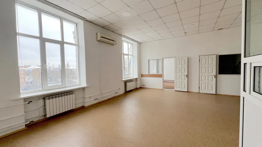 Gebäude 7 352 m² im Zentrum von Kiew - Grundstück 5100 m²